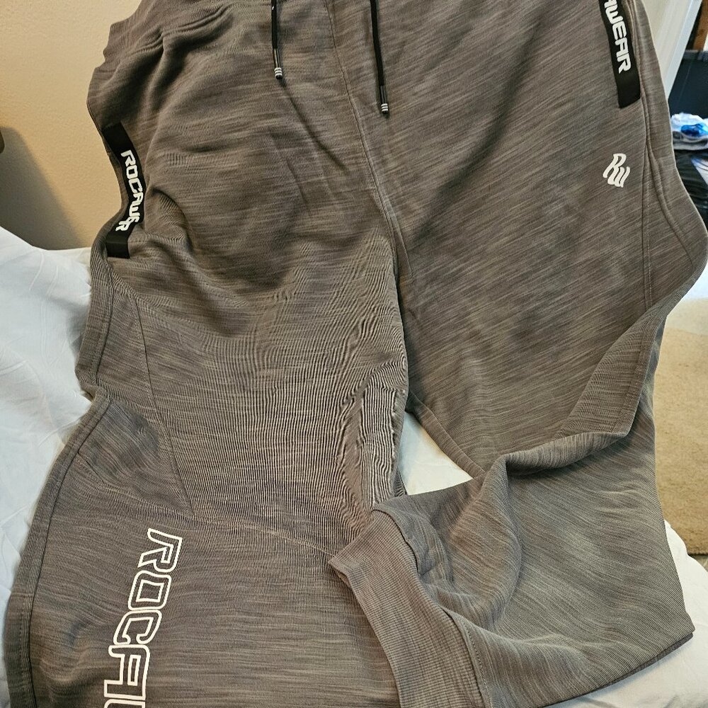 4XL Rocawear sweatpants